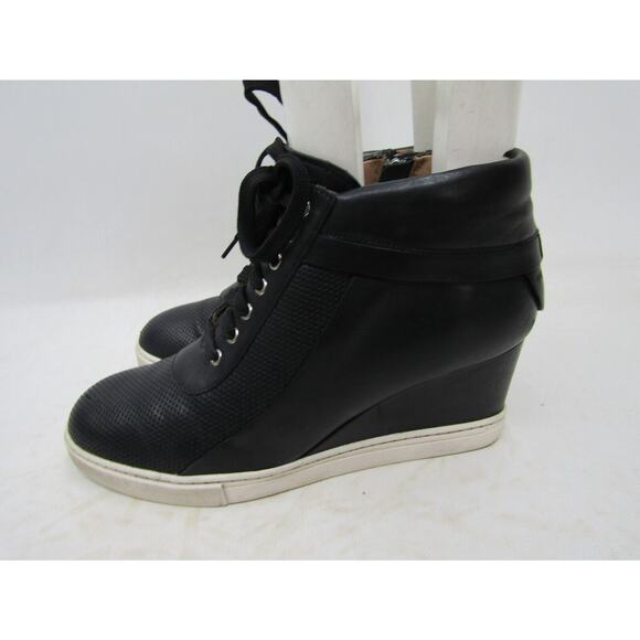 L. Paolo Womens Sz 8.5 M Black Perforated Leather Wedge Zip Ankle Fashion Boots - Picture 1 of 11